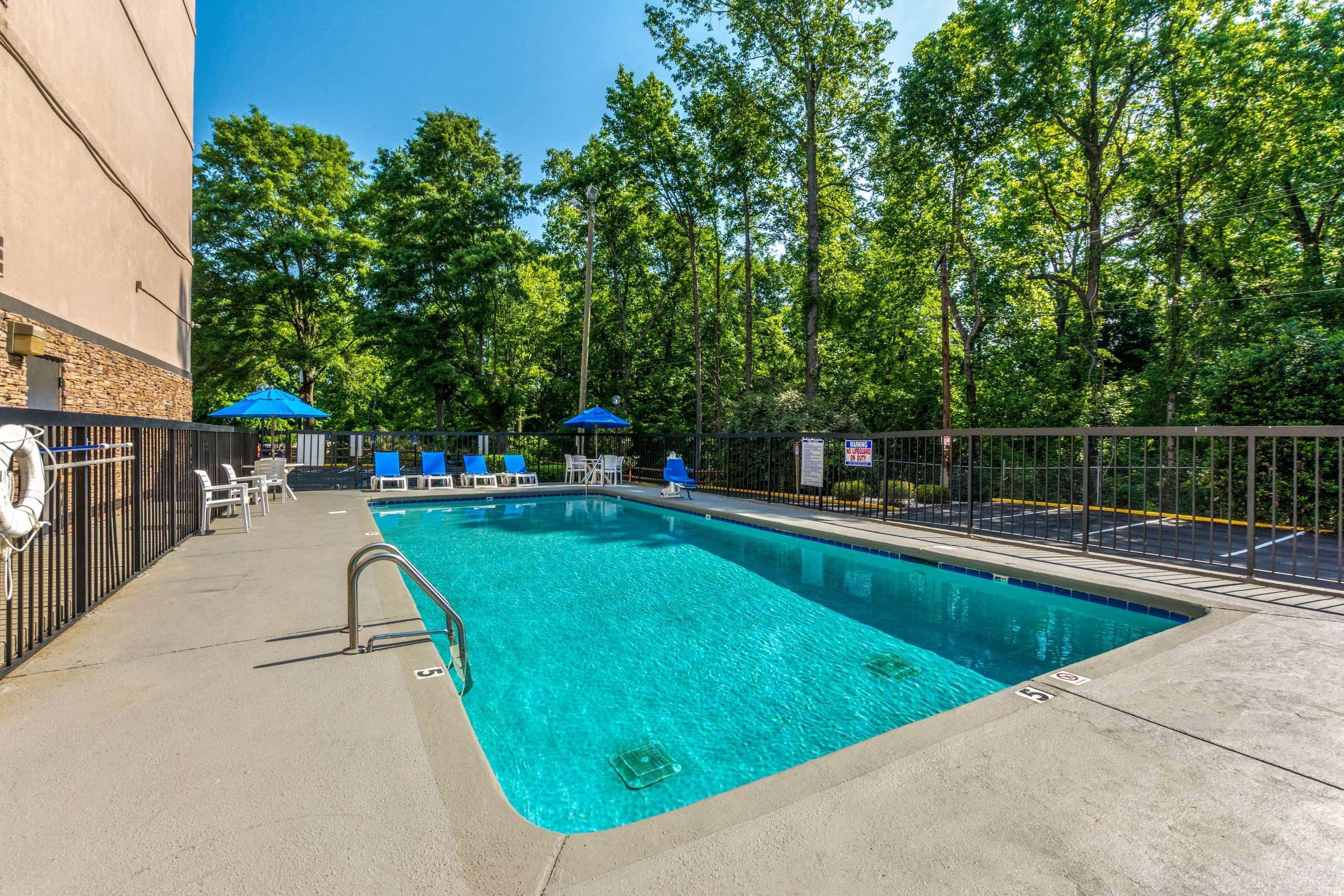 Comfort Inn Charlotte Airport Uptown Exterior photo